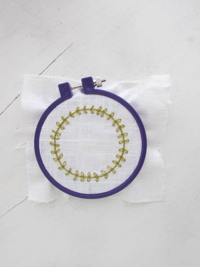 Simple Wreath Free Embroidery Pattern